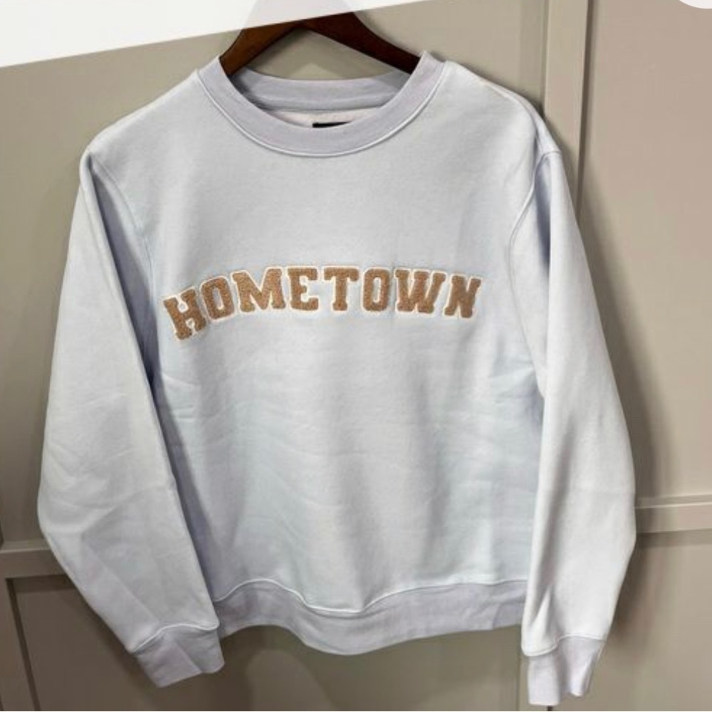Good condition Brunette the Label HOMETOWN Crew. Worn a few times.